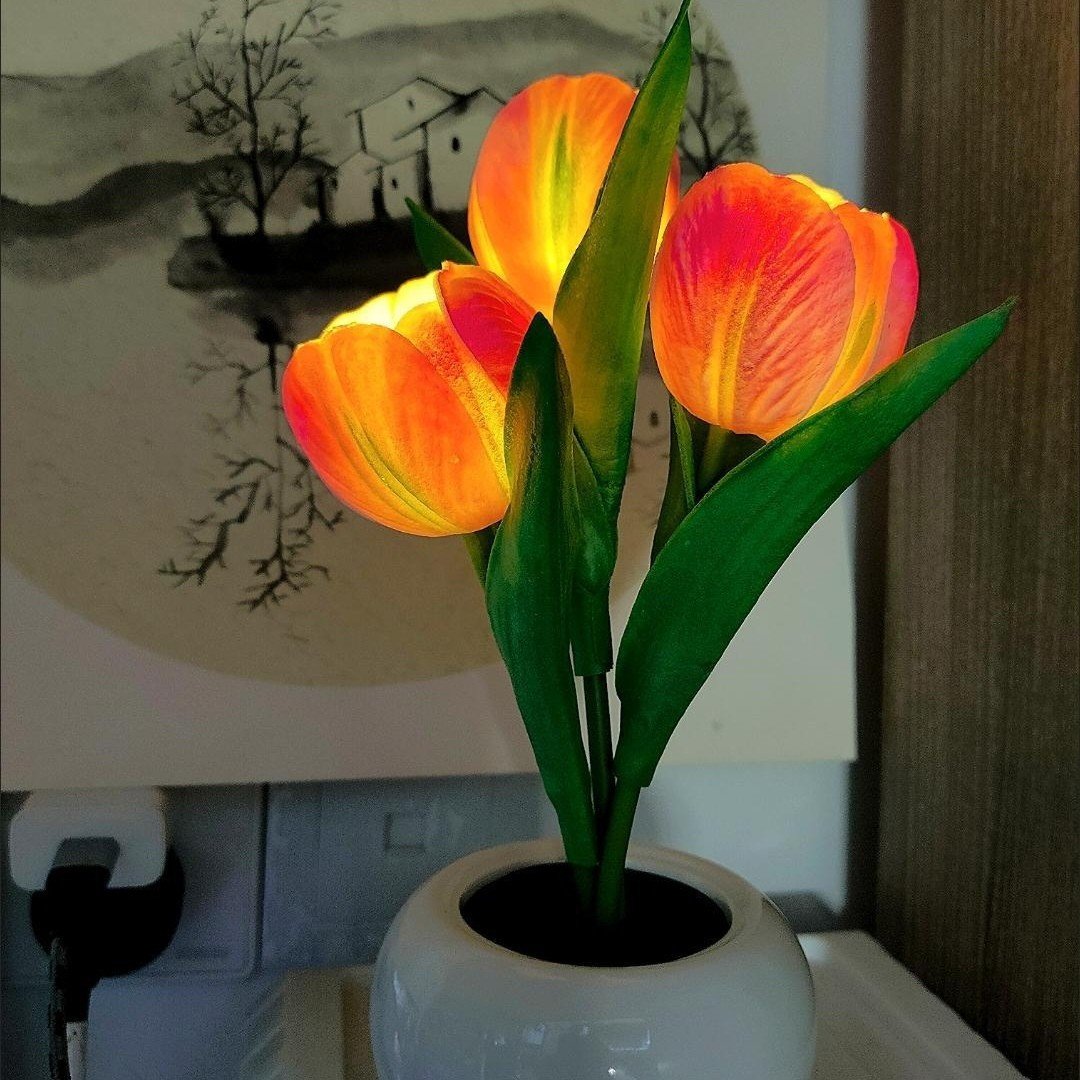 🏆Flash Sale⚡ 50K+ 🎁✨Simulation Tulip Nightlight with Vase Table Lamp🎄