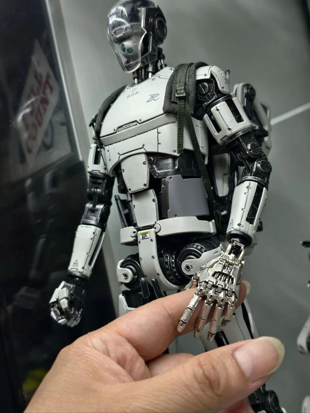 🔥49% OFF - Mechanical Hand Pendant🎁Buy 2 Free Shipping